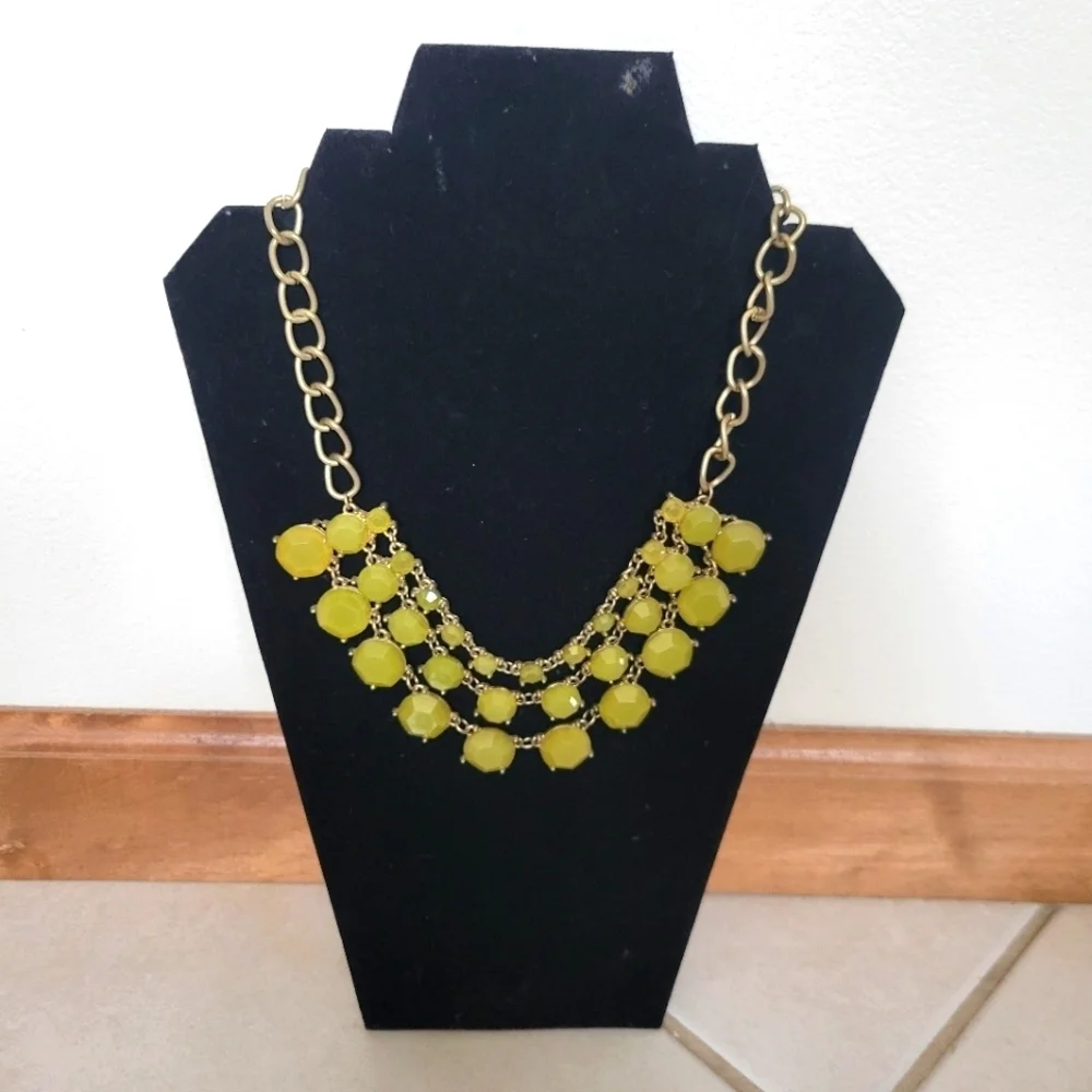 Chunky Gold Tone Facet Jewel Green Necklace